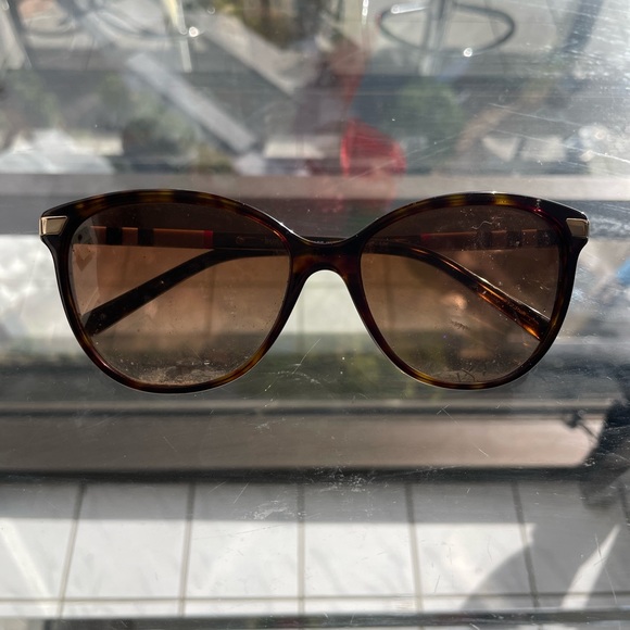 Burberry Sunglasses - Picture 4 of 10